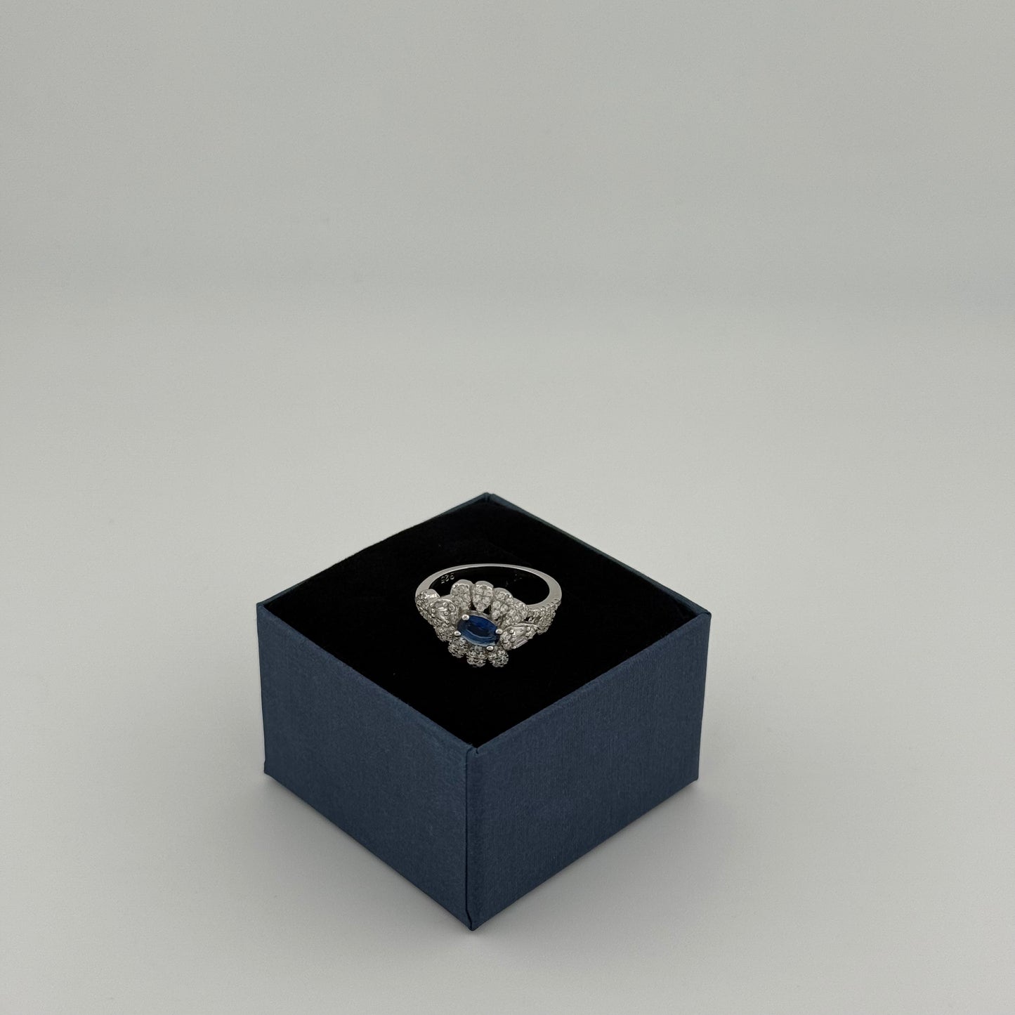 Bague fleur royale en Argent 925 et Zircons Saphir et Blancs