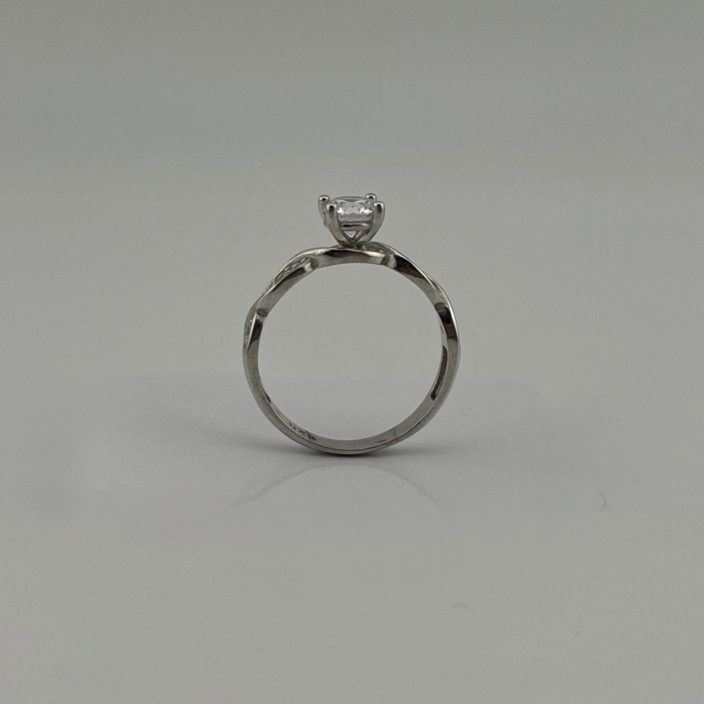 Bague solitaire entrelacée en Argent 925 et Zircons