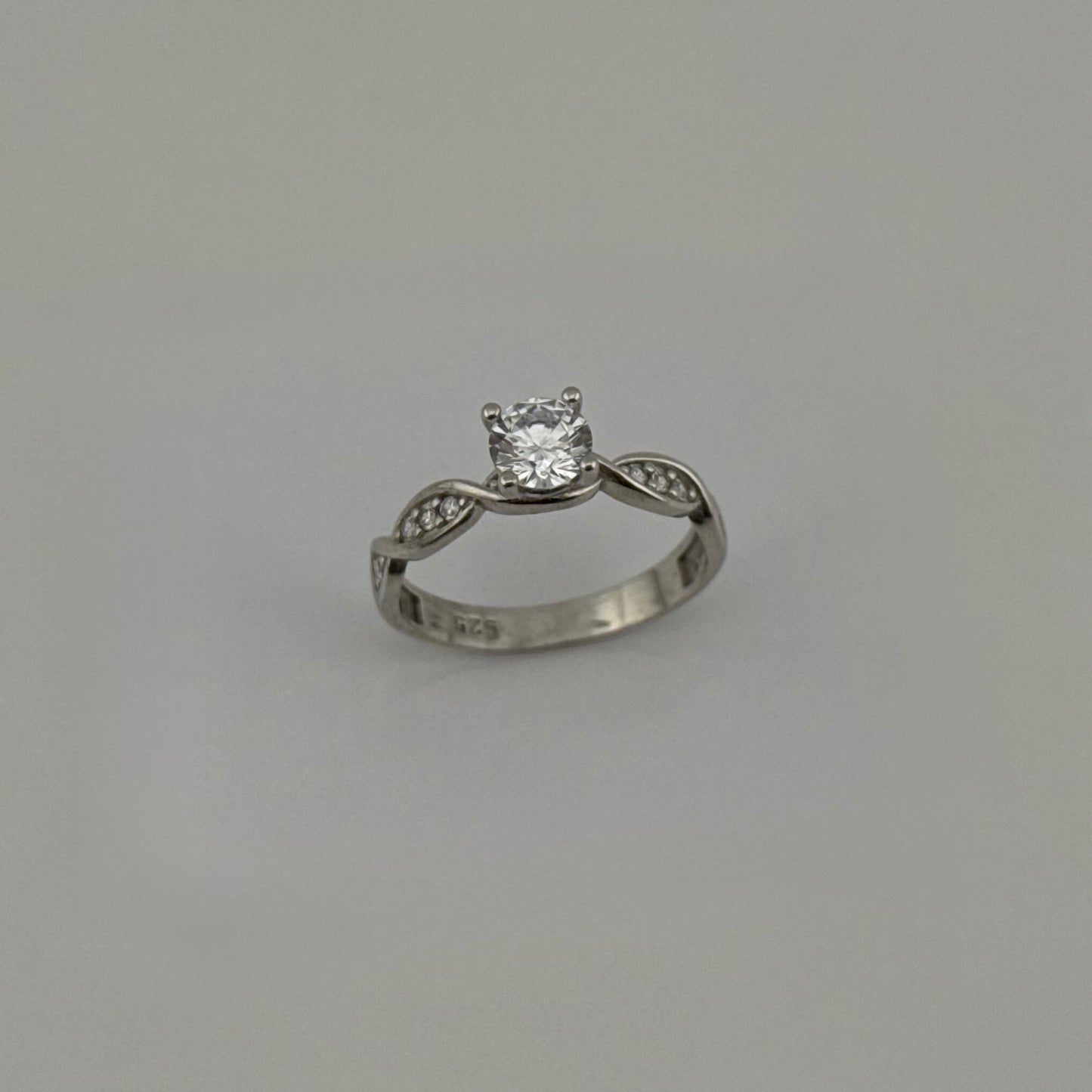 Bague solitaire entrelacée en Argent 925 et Zircons